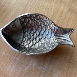 Cute Silver Fish-Shaped Metal Dish Pet free, smoke, free, clean